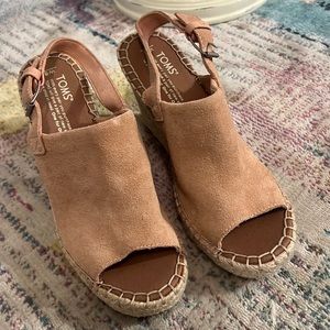 Tom’s pink suede wedges